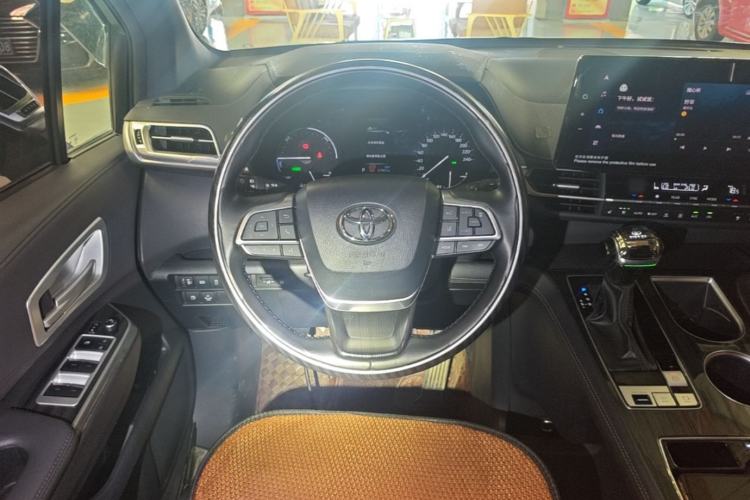 Used Toyota SIENNA 2023 2.5L Hybrid Deluxe Edition Steering Wheel