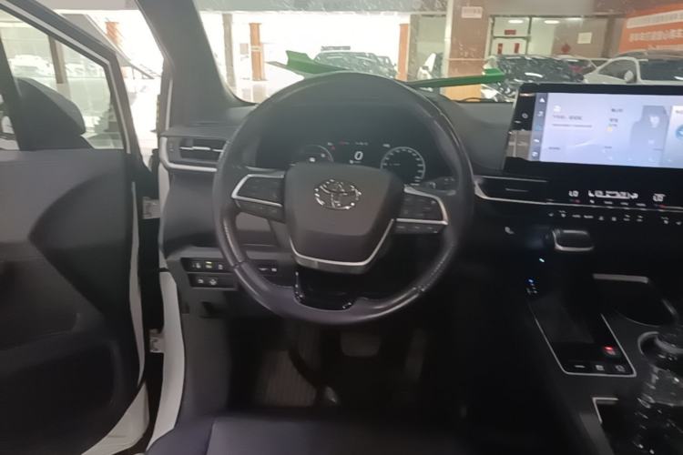 Used Toyota SIENNA 2023 2.5L Hybrid Deluxe Edition Steering Wheel