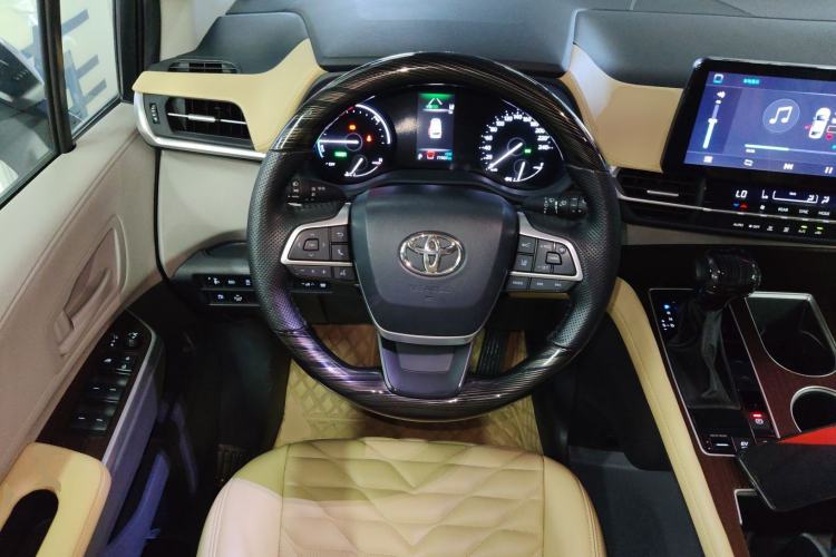 Used Toyota SIENNA 2023 2.5L Hybrid Comfort Edition Steering Wheel