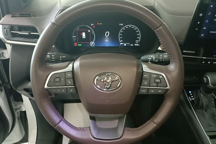 Used Toyota SIENNA 2023 2.5L Hybrid Platinum Edition Steering Wheel