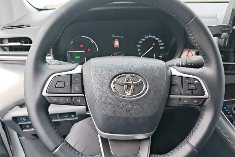 Used Toyota SIENNA 2023 2.5L Hybrid Comfort Edition Steering Wheel