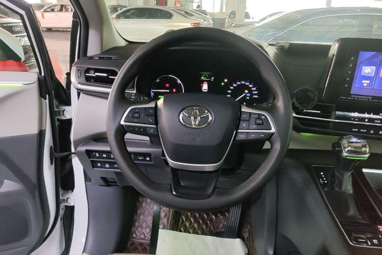 Used Toyota SIENNA 2023 2.5L Hybrid Comfort Edition Steering Wheel