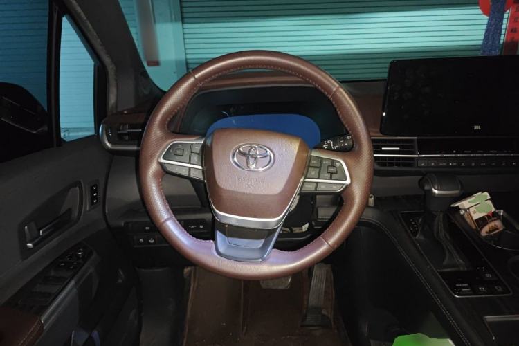 Used Toyota SIENNA 2023 2.5L Hybrid Platinum Edition Steering Wheel