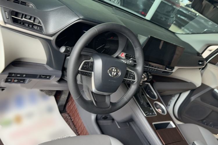 Used Toyota SIENNA 2023 2.5L Hybrid Luxury Edition Steering Wheel