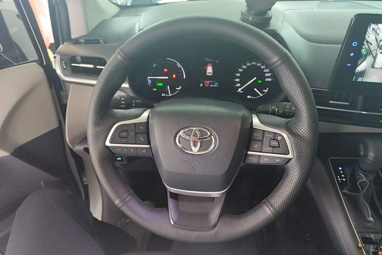 Used Toyota SIENNA 2023 2.5L Hybrid Comfort Edition Steering Wheel
