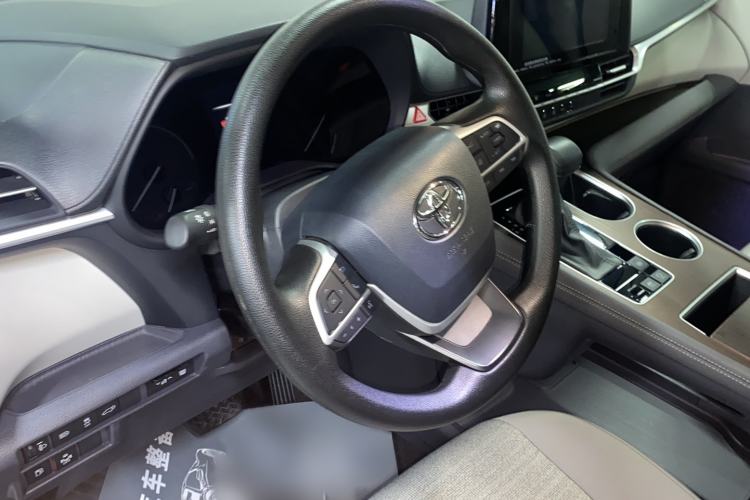 Used Toyota SIENNA 2023 2.5L Hybrid Comfort Edition Steering Wheel
