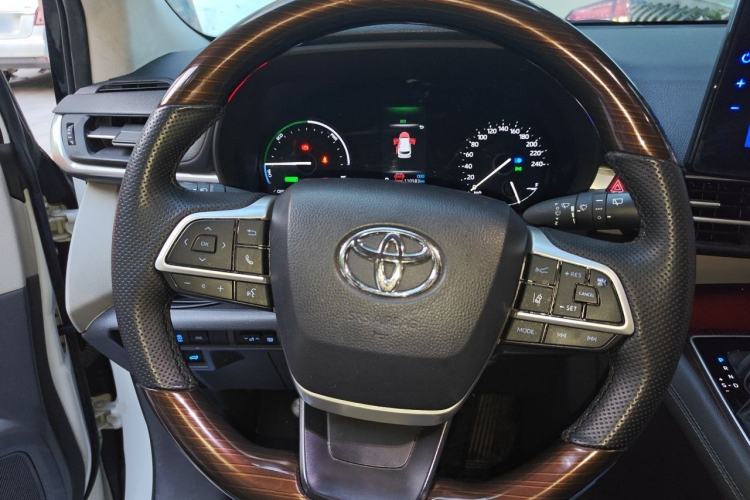 Used Toyota SIENNA 2023 2.5L Hybrid Comfort Edition Steering Wheel