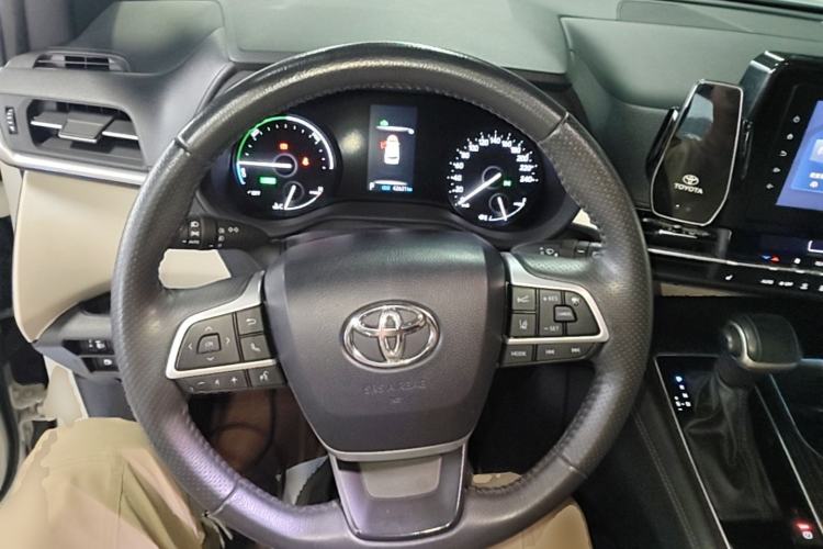 Used Toyota SIENNA 2023 2.5L Hybrid Luxury Edition Steering Wheel