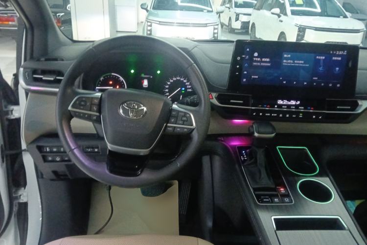 Used Toyota SIENNA 2023 2.5L Hybrid Deluxe Edition Steering Wheel
