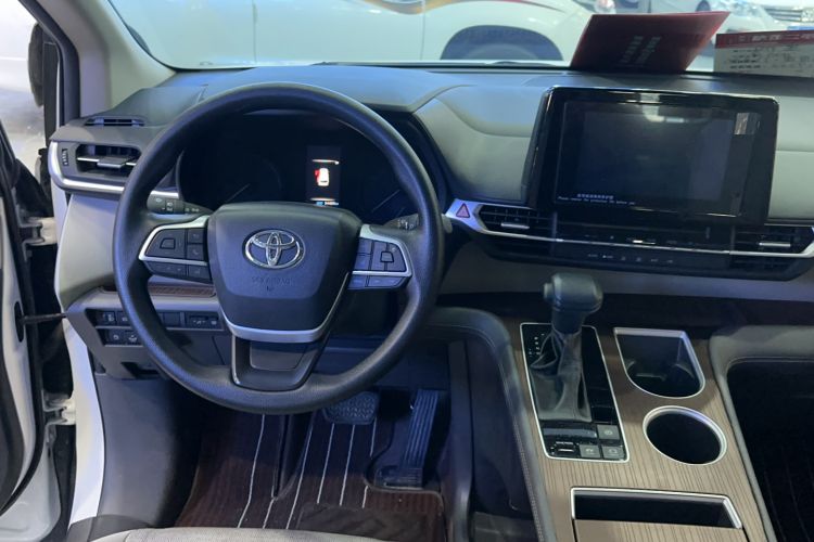 Used Toyota SIENNA 2023 2.5L Hybrid Comfort Edition Steering Wheel