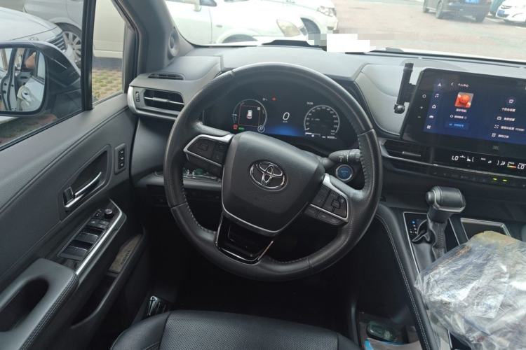 Used Toyota SIENNA 2023 2.5L Hybrid Platinum Edition Steering Wheel