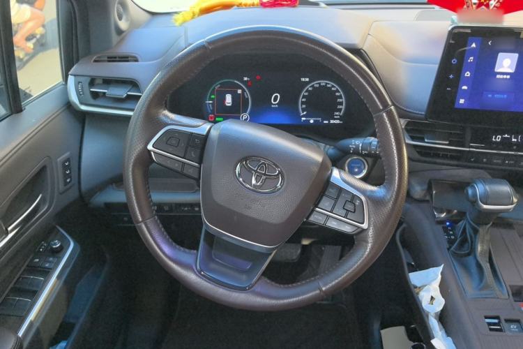 Used Toyota SIENNA 2023 2.5L Hybrid Platinum Edition Steering Wheel