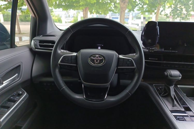 Used Toyota SIENNA 2023 2.5L Hybrid Deluxe Edition Steering Wheel