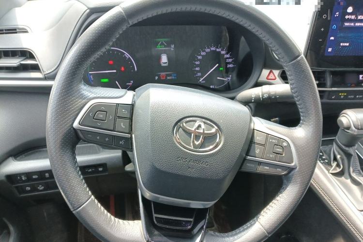 Used Toyota SIENNA 2023 2.5L Hybrid Deluxe Edition Steering Wheel
