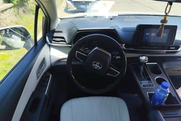 Used Toyota SIENNA 2023 2.5L Hybrid Comfort Edition Steering Wheel