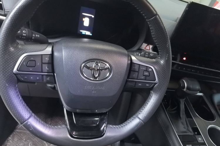 Used Toyota SIENNA 2023 2.5L Hybrid Deluxe Edition Steering Wheel
