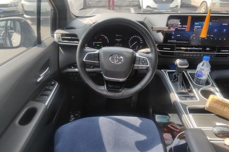 Used Toyota SIENNA 2023 2.5L Hybrid Deluxe Edition Steering Wheel