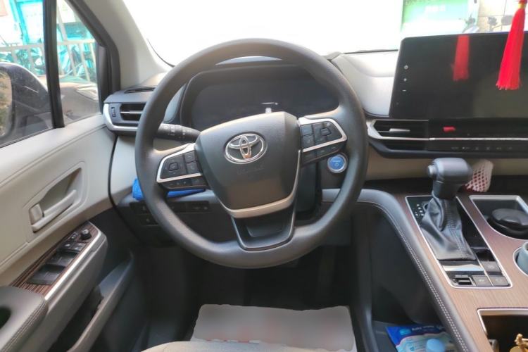 Used Toyota SIENNA 2023 2.5L Hybrid Comfort Edition Steering Wheel