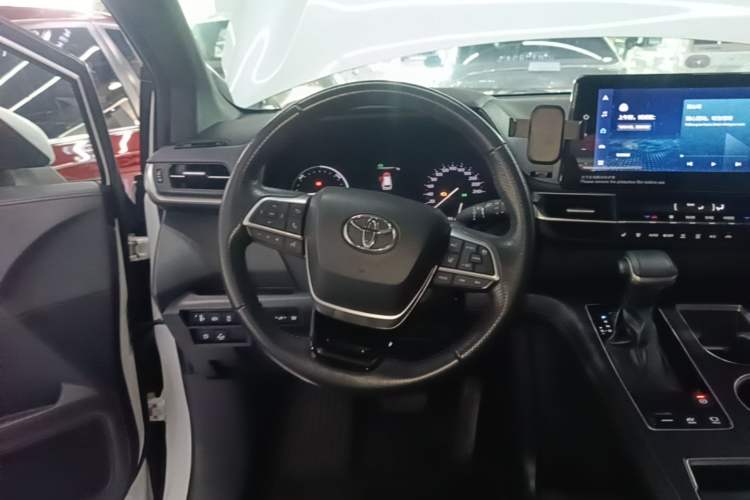 Used Toyota SIENNA 2023 2.5L Hybrid Deluxe Edition Steering Wheel