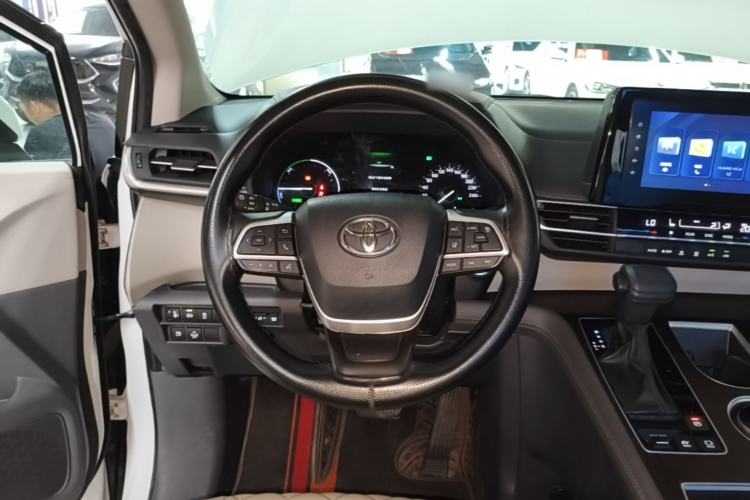 Used Toyota SIENNA 2023 2.5L Hybrid Comfort Edition Steering Wheel
