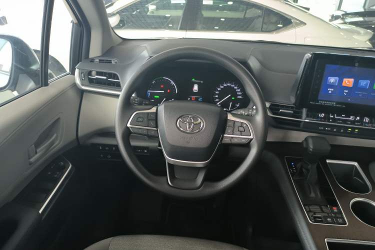 Used Toyota SIENNA 2023 2.5L Hybrid Comfort Edition Steering Wheel