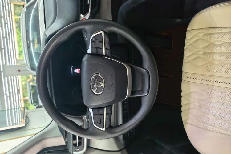 Used Toyota SIENNA 2023 2.5L Hybrid Comfort Edition Steering Wheel