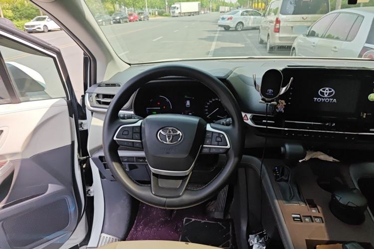 Used Toyota SIENNA 2023 2.5L Hybrid Comfort Edition Steering Wheel