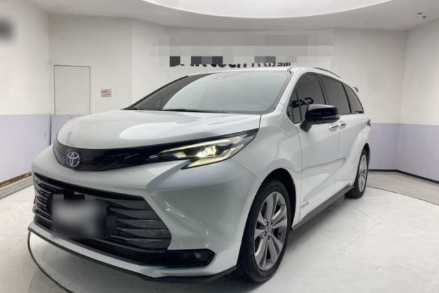 Used Toyota SIENNA 2023 2.5L Hybrid Deluxe Edition