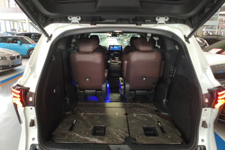 Used Toyota SIENNA 2023 2.5L Hybrid Platinum Edition Trunk