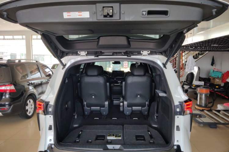 Used Toyota SIENNA 2023 2.5L Hybrid Deluxe Edition Trunk