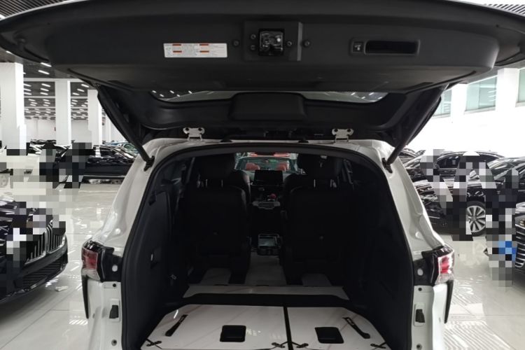 Used Toyota SIENNA 2023 2.5L Hybrid Deluxe Edition Trunk