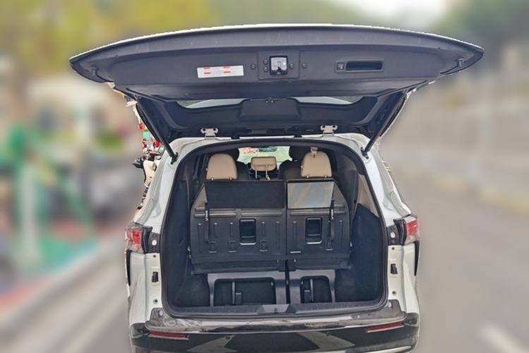 Used Toyota SIENNA 2023 2.5L Hybrid Ultimate Edition Trunk