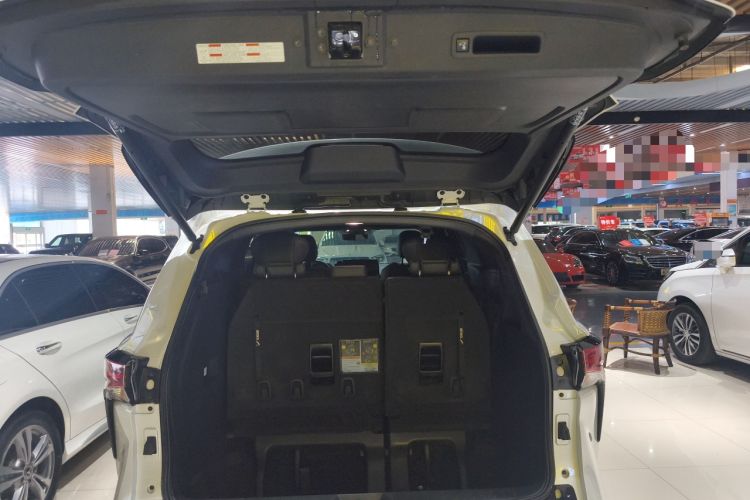 Used Toyota SIENNA 2023 2.5L Hybrid Deluxe Edition Trunk