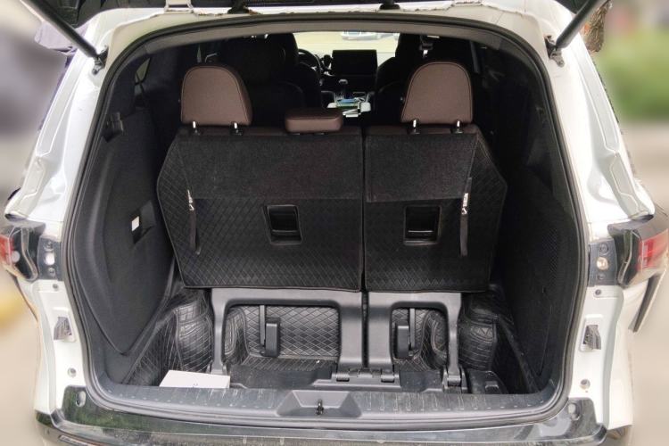 Used Toyota SIENNA 2023 2.5L Hybrid Platinum Edition Trunk
