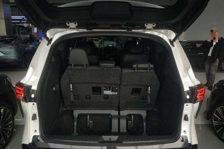 Used Toyota SIENNA 2023 2.5L Hybrid Deluxe Edition Trunk