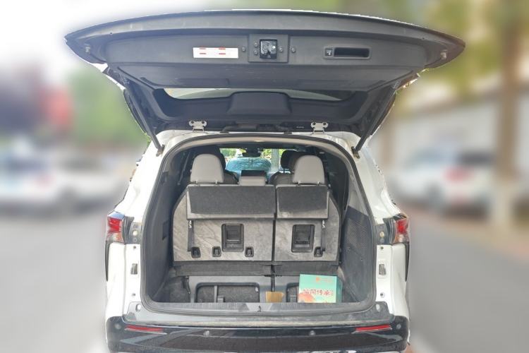 Used Toyota SIENNA 2023 2.5L Hybrid Luxury Edition Trunk