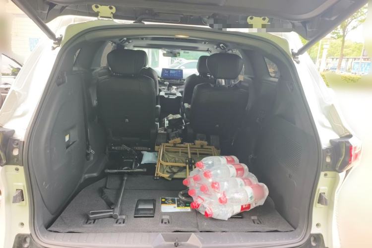 Used Toyota SIENNA 2023 2.5L Hybrid Deluxe Edition Trunk