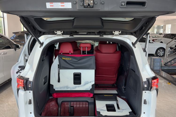 Used Toyota SIENNA 2023 2.5L Hybrid Deluxe Edition Trunk