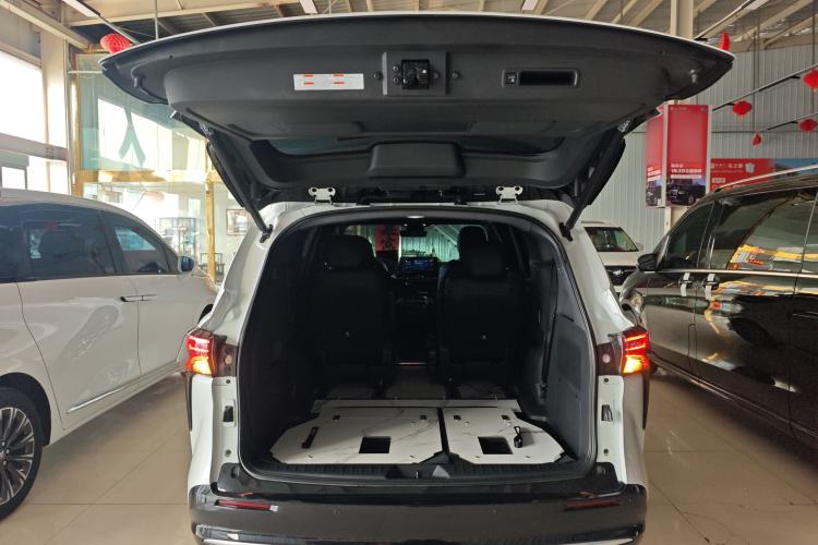 Used Toyota SIENNA 2023 2.5L Hybrid Deluxe Edition Trunk