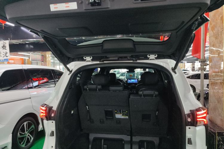 Used Toyota SIENNA 2023 2.5L Hybrid Deluxe Edition Trunk