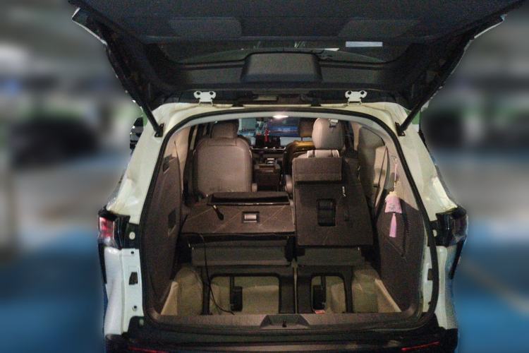 Used Toyota SIENNA 2023 2.5L Hybrid Comfort Edition Trunk