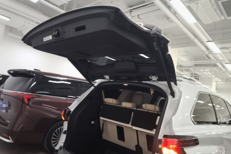 Used Toyota SIENNA 2023 2.5L Hybrid Luxury Edition Trunk