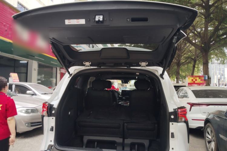 Used Toyota SIENNA 2023 2.5L Hybrid Deluxe Edition Trunk