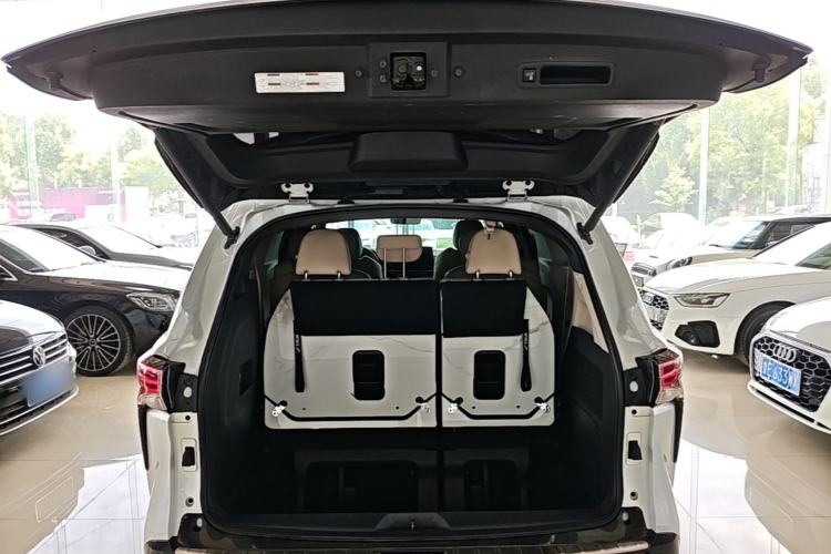 Used Toyota SIENNA 2023 2.5L Hybrid Deluxe Edition Trunk