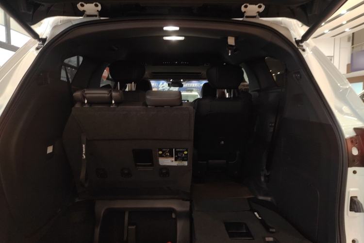Used Toyota SIENNA 2023 2.5L Hybrid Deluxe Edition Trunk