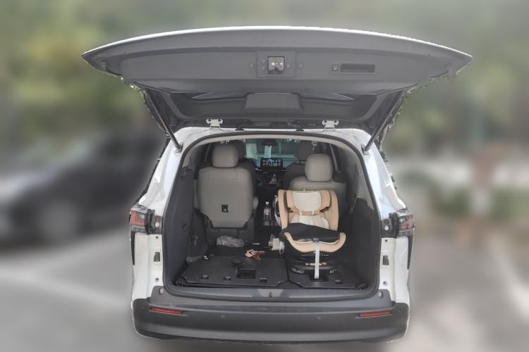 Used Toyota SIENNA 2023 2.5L Hybrid Comfort Edition Trunk