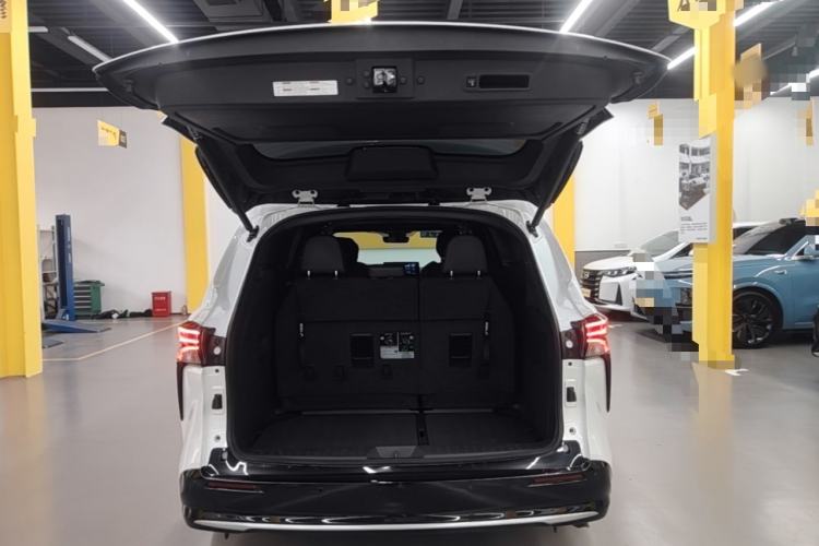 Used Toyota SIENNA 2023 2.5L Hybrid Deluxe Edition Trunk