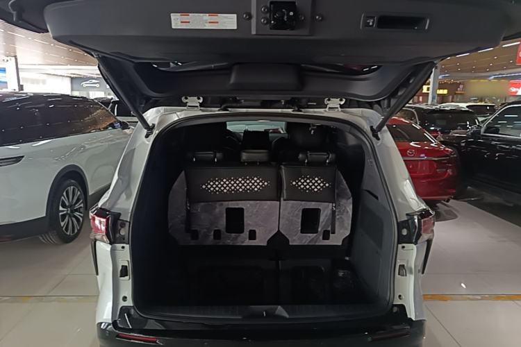 Used Toyota SIENNA 2023 2.5L Hybrid Deluxe Edition Trunk