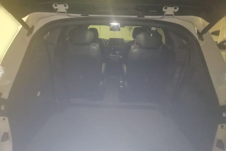 Used Toyota SIENNA 2023 2.5L Hybrid Deluxe Edition Trunk