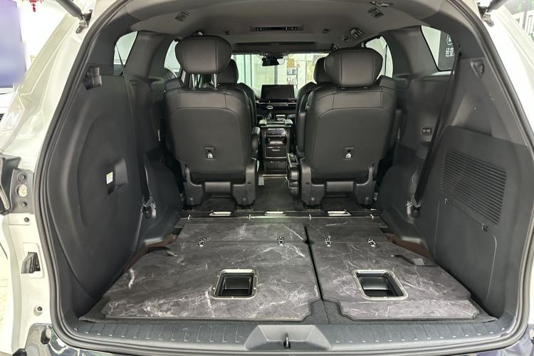 Used Toyota SIENNA 2023 2.5L Hybrid Deluxe Edition Trunk